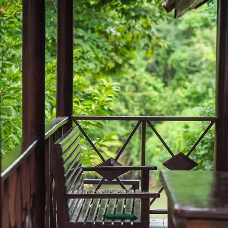 Hotel Ratmanee House à Kanchanaburi Extérieur photo