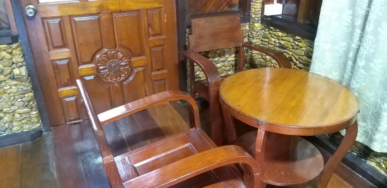 Hotel Ratmanee House à Kanchanaburi Extérieur photo