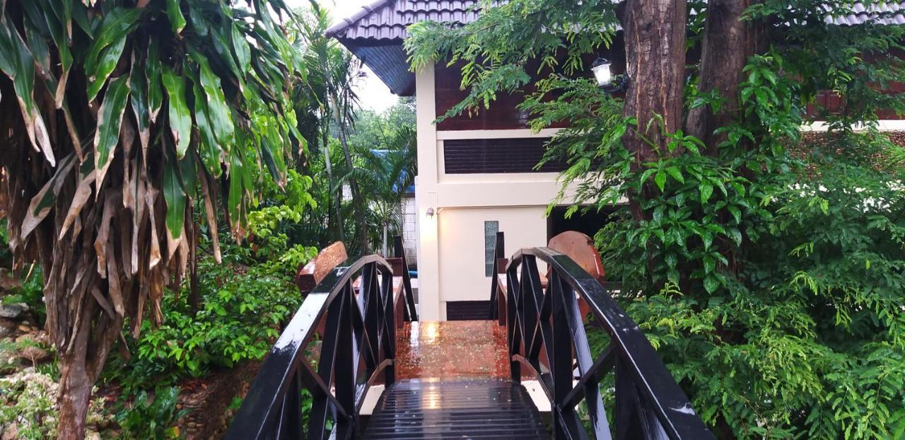Hotel Ratmanee House à Kanchanaburi Extérieur photo