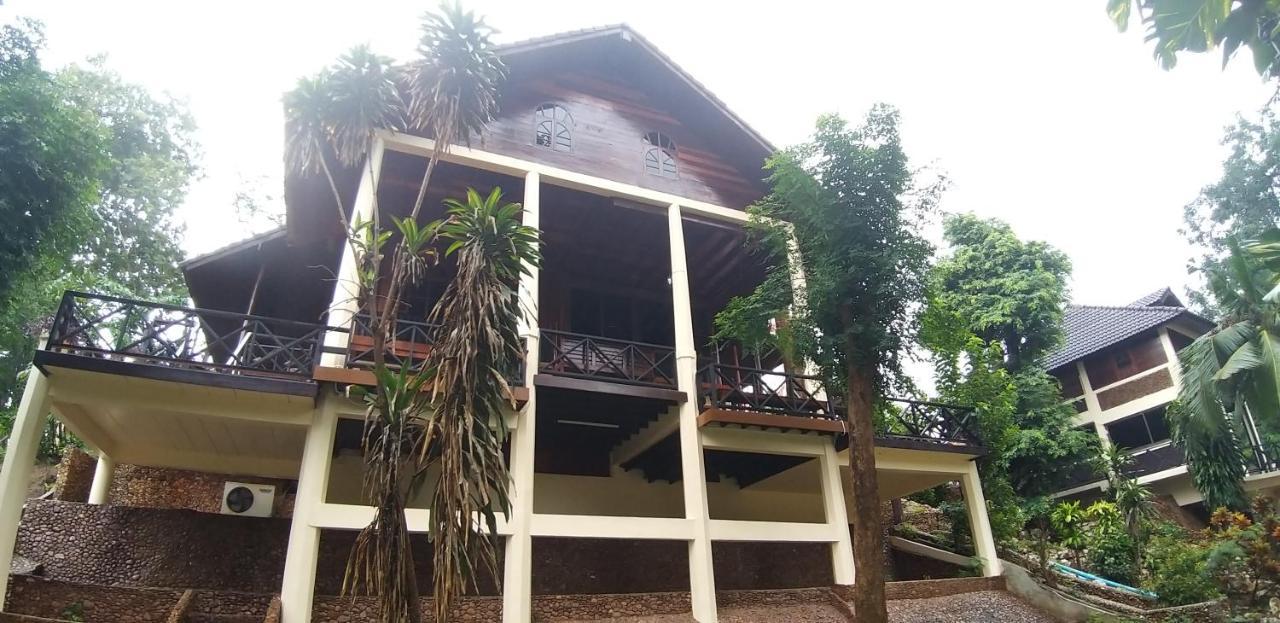 Hotel Ratmanee House à Kanchanaburi Extérieur photo