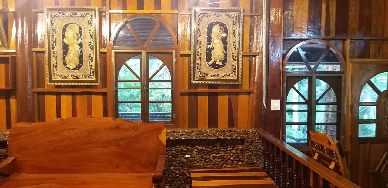 Hotel Ratmanee House à Kanchanaburi Extérieur photo