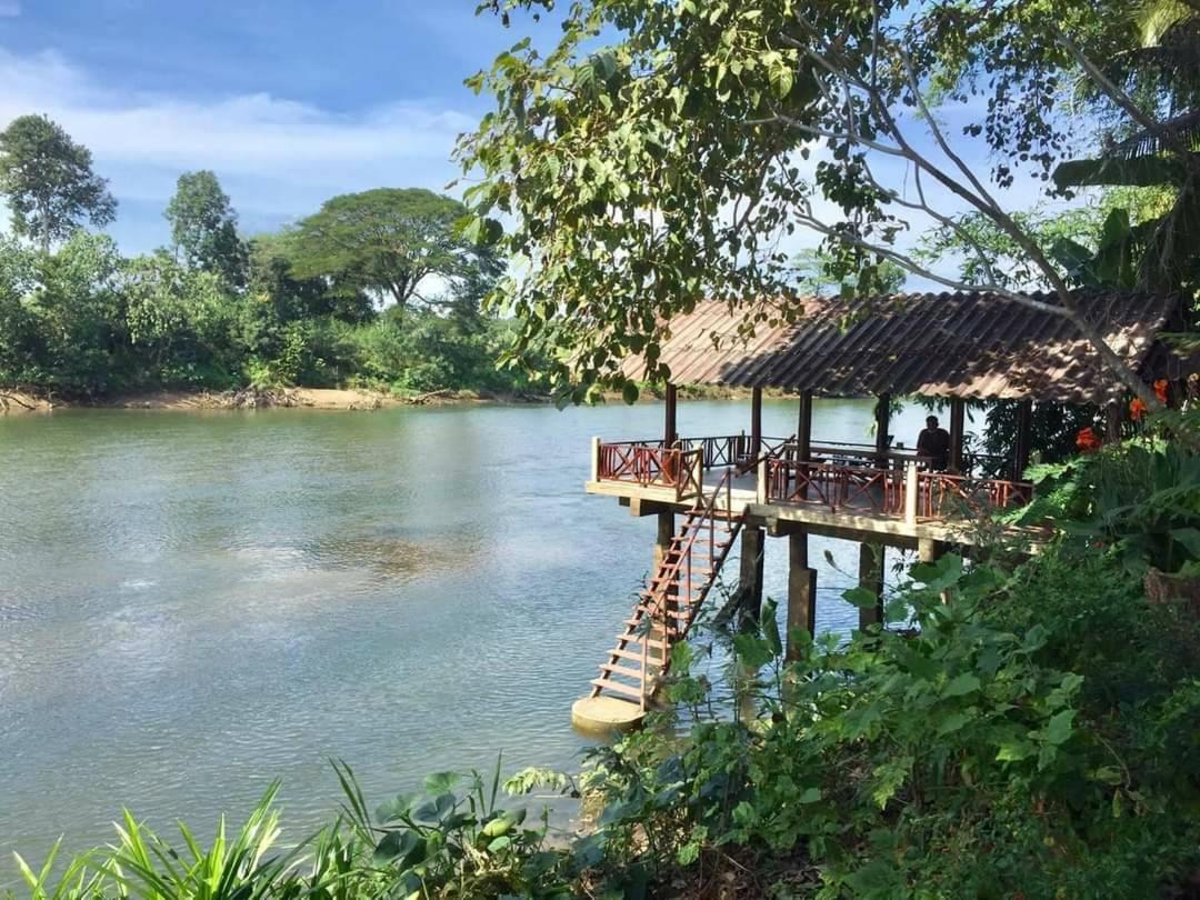Hotel Ratmanee House à Kanchanaburi Extérieur photo