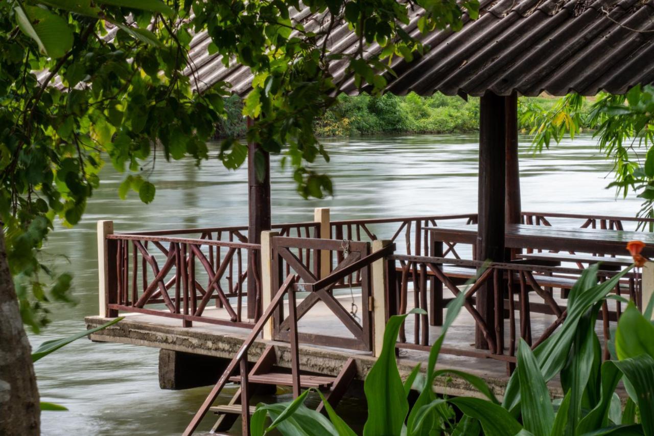 Hotel Ratmanee House à Kanchanaburi Extérieur photo