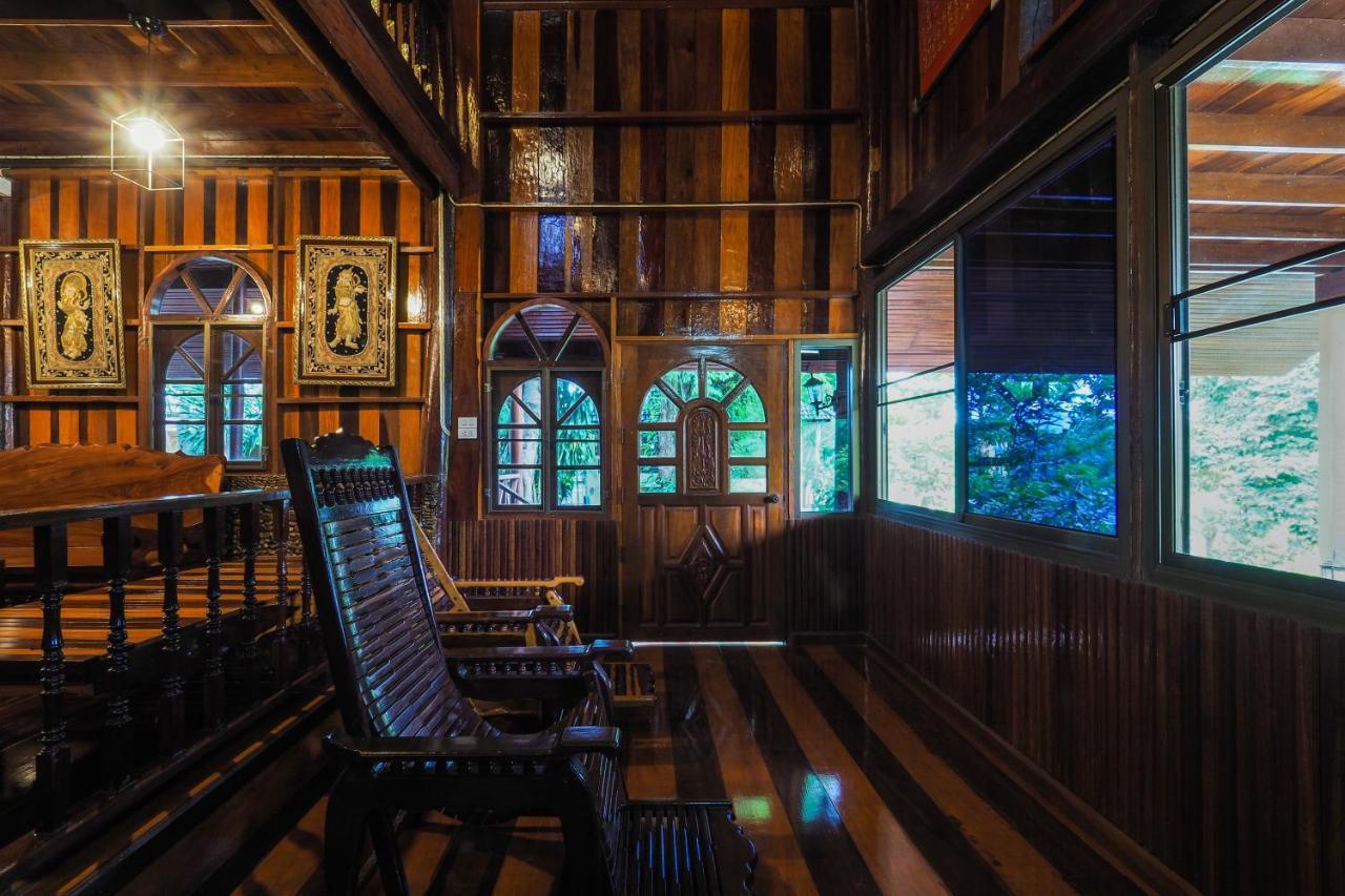 Hotel Ratmanee House à Kanchanaburi Extérieur photo