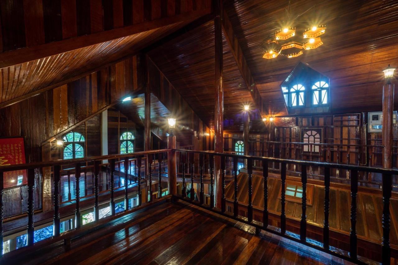 Hotel Ratmanee House à Kanchanaburi Extérieur photo