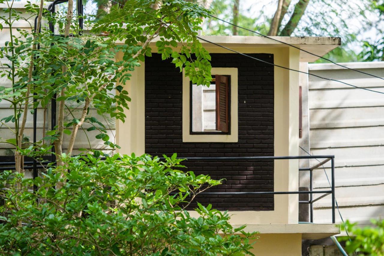 Hotel Ratmanee House à Kanchanaburi Extérieur photo