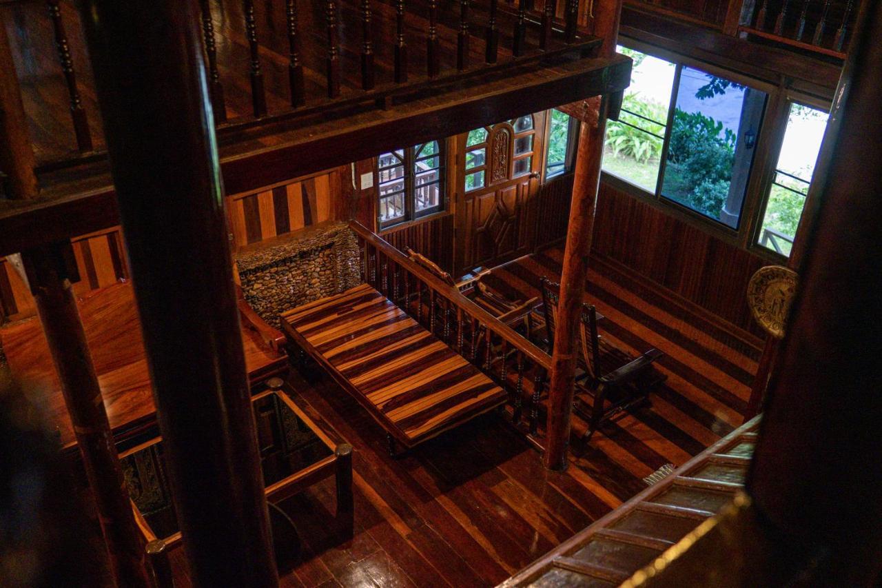 Hotel Ratmanee House à Kanchanaburi Extérieur photo