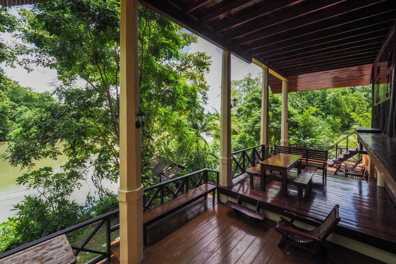 Hotel Ratmanee House à Kanchanaburi Extérieur photo