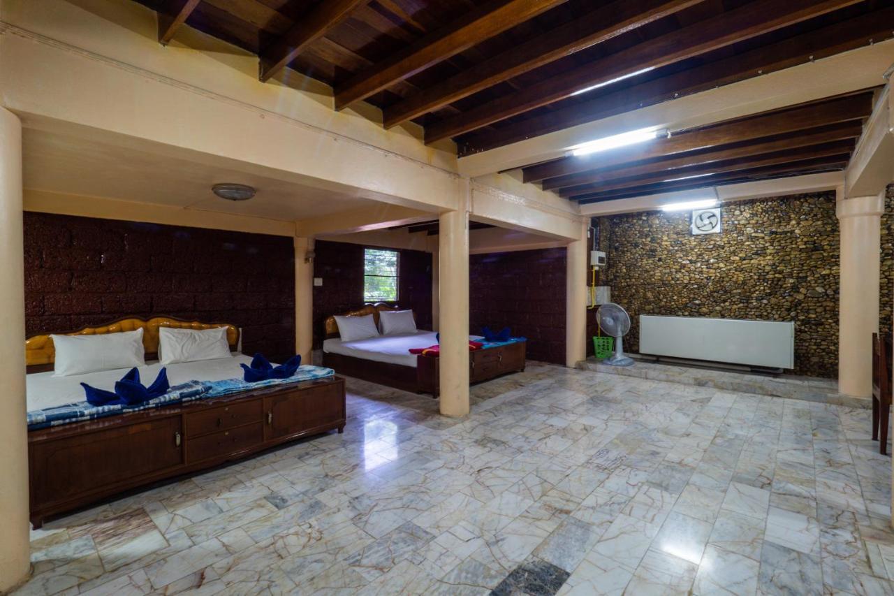 Hotel Ratmanee House à Kanchanaburi Extérieur photo