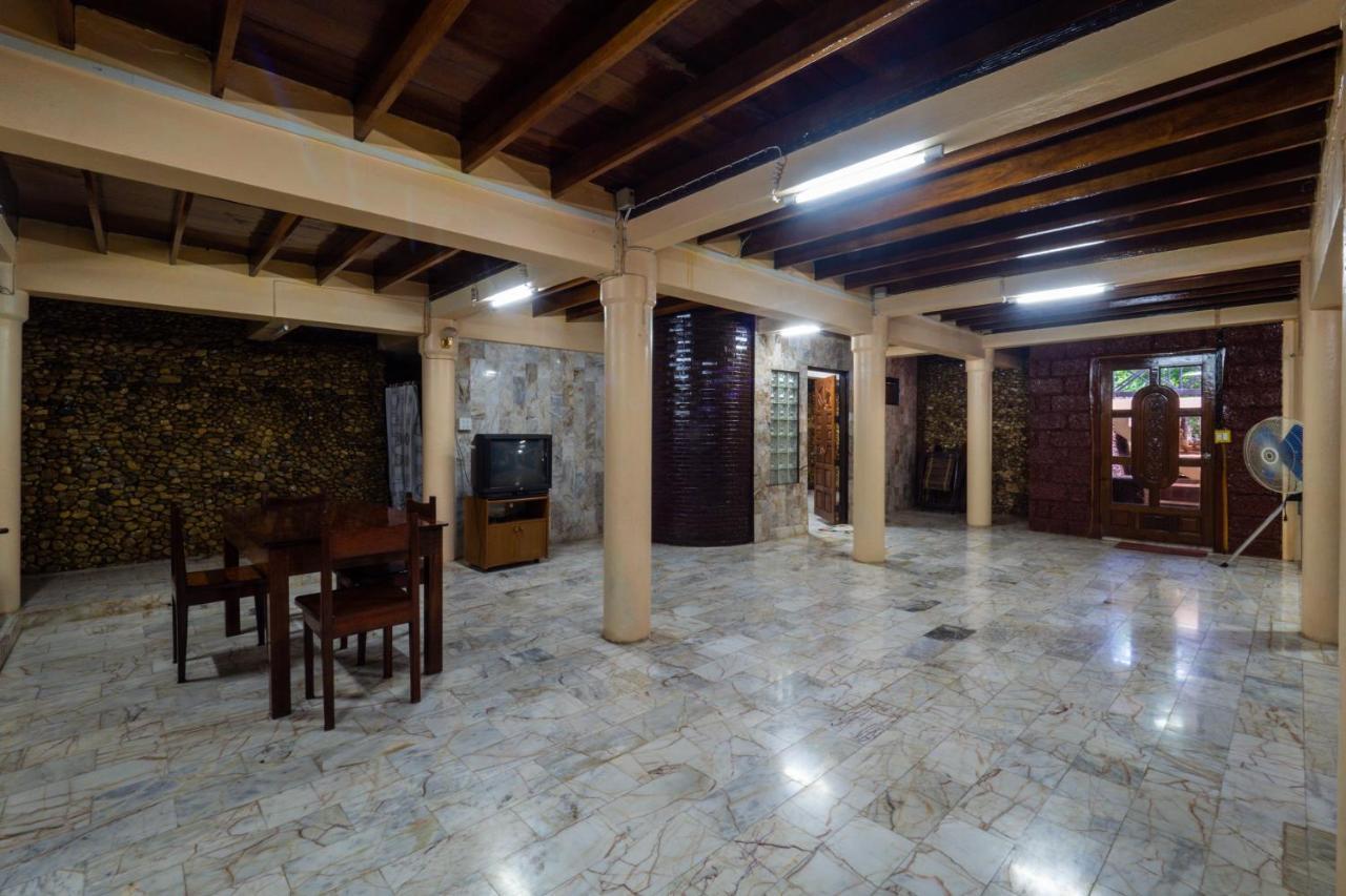 Hotel Ratmanee House à Kanchanaburi Extérieur photo
