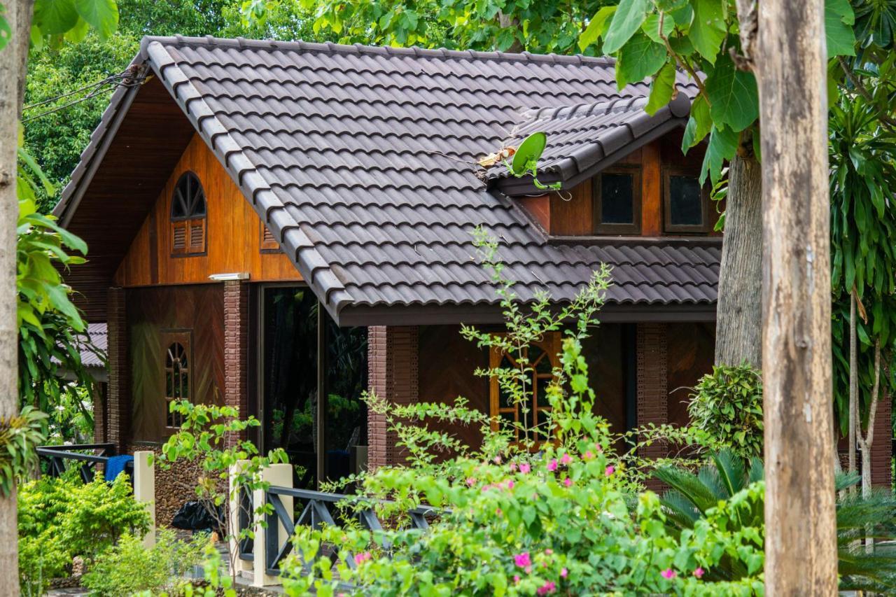 Hotel Ratmanee House à Kanchanaburi Extérieur photo