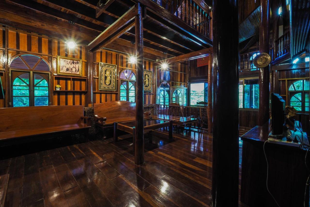 Hotel Ratmanee House à Kanchanaburi Extérieur photo