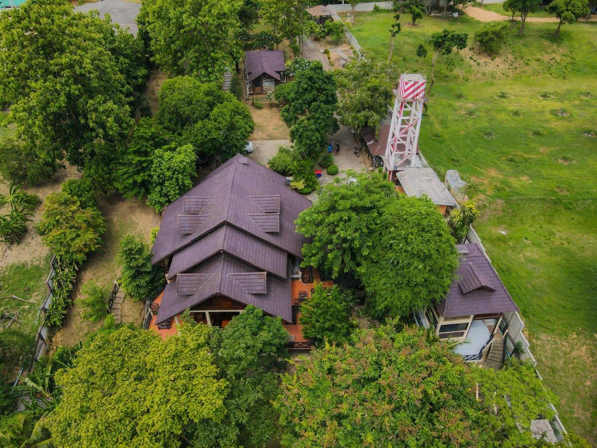 Hotel Ratmanee House à Kanchanaburi Extérieur photo