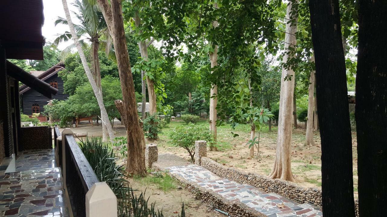Hotel Ratmanee House à Kanchanaburi Extérieur photo