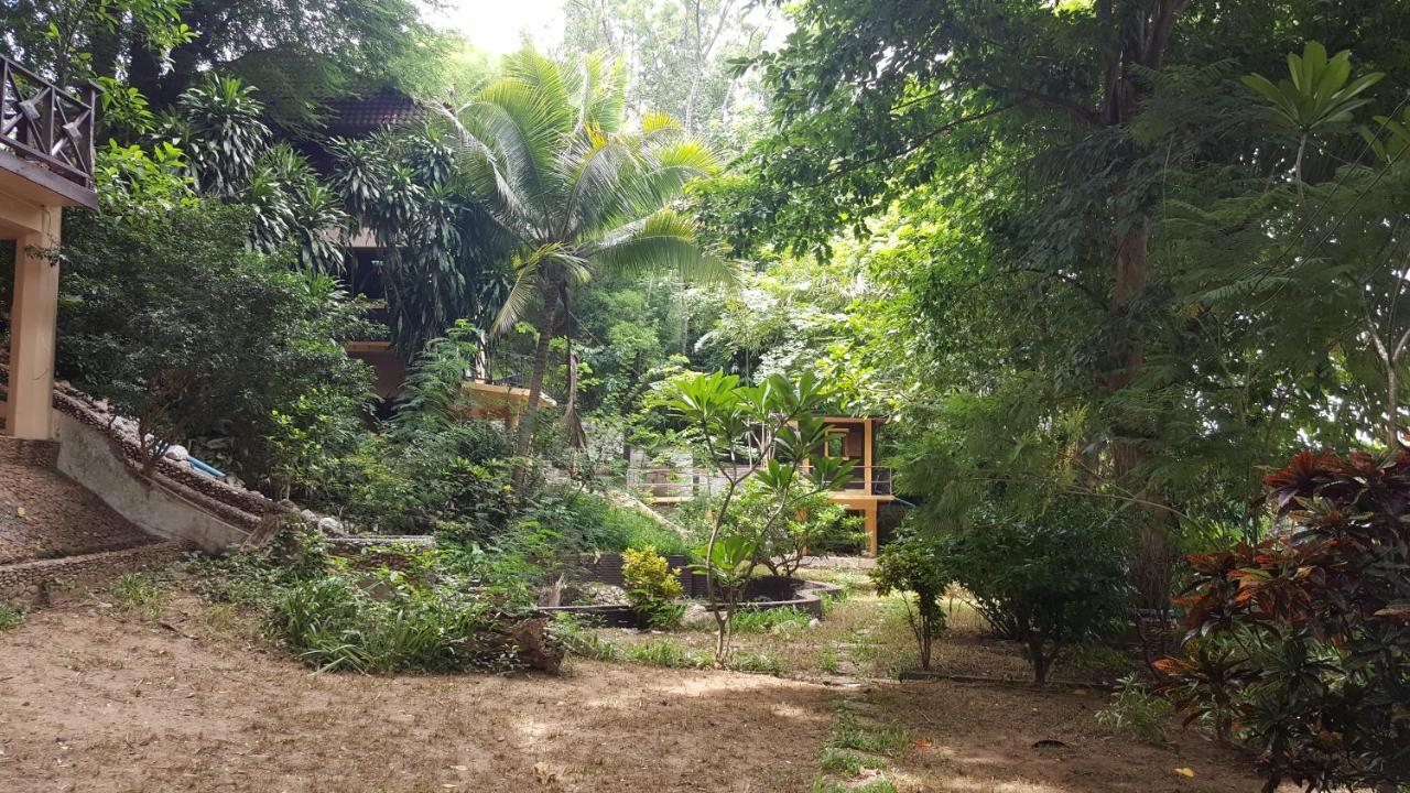 Hotel Ratmanee House à Kanchanaburi Extérieur photo