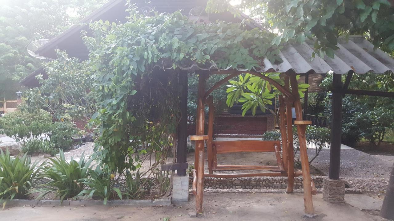 Hotel Ratmanee House à Kanchanaburi Extérieur photo